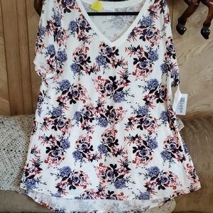 TEE#019 LuLaRoe Christy V-Neck Tee